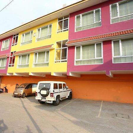 Mmr Holiday Inn Udagamandalam Exterior foto